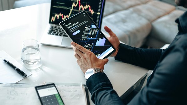 Quels sont les avantages de l'utilisation des technologies de réseau 5G pour les villes intelligentes?